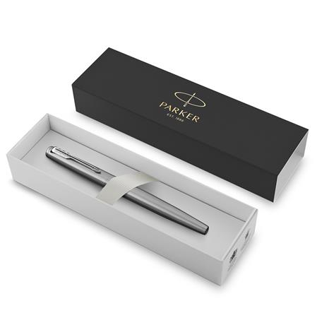 Plniace pero, klip a telo striebornej farby, PARKER "Royal Jotter"
