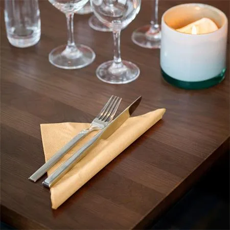 Servítky, 1/4 ohyb, 3-vrstvové, 32,5x32,8 cm, Advanced, TORK "Soft Lunch", slonová kosť 2