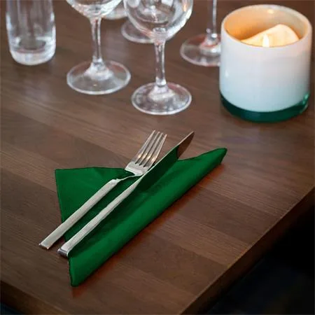 Servítky, 1/4 ohyb, 3-vrstvové, 32,5x32,8 cm, Advanced, TORK "Soft Lunch", tmavozelená 2