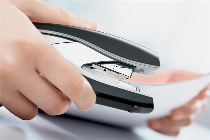 Zošívačka, 26/6, 30 listov, LEITZ "Nexxt Softpress", čierna 4