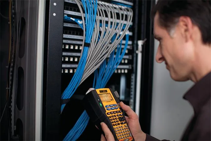 Štítkovač, elektrický, DYMO "Rhino 5200", sada, v taške 5