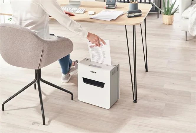 Skartovací stroj, mikrokonfety, 3 listy, LEITZ "IQ Protect 3M" 4