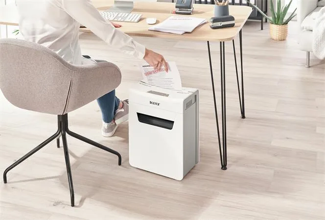 Skartovací stroj, mikrokonfety, 4 listy, LEITZ "IQ Protect 4M" 4