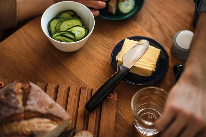 Roztierací nôž, FISKARS "Functional Form" 3