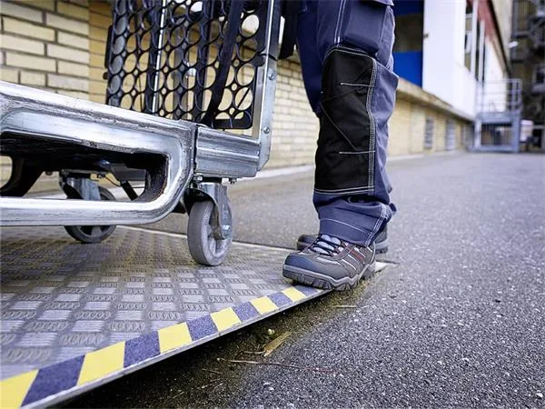Protišmyková páska, 50 mm x 15 m, TESA "Anti-Slip", čierna-žltá 4