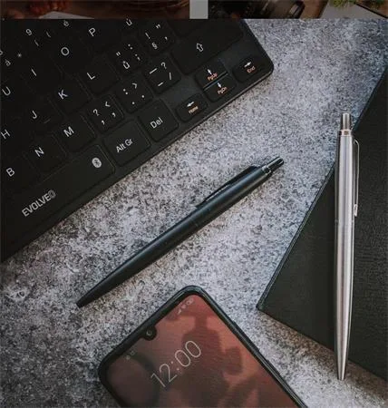 Guľôčkové pero, 0,7 mm, stláčací mechanizmus, čierny klip, matné čierne telo, PARKER, "Royal Jotter XL", modrá 4