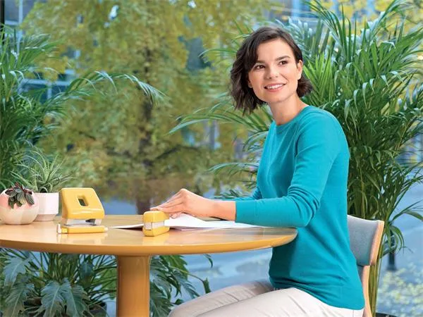 Dierovačka, dvojdierová, 30 listov, LEITZ "Cosy", teplá žltá 3