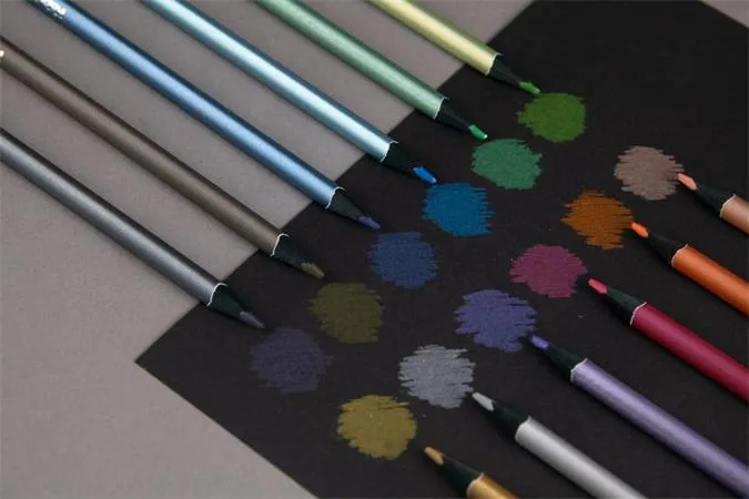 Farebné ceruzky, sada, trojuholníkový tvar, KORES "Kolores Style Metallic", 12 kovových farieb 4
