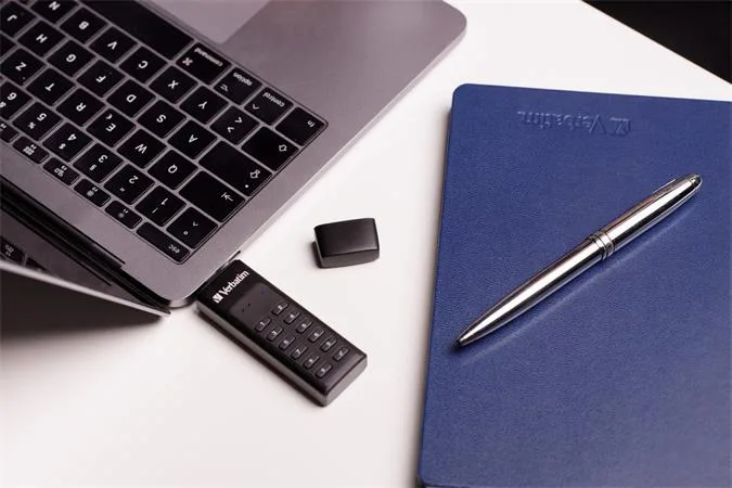 USB kľúč, 64GB, USB 3.2, šifrované, 160/130Mb/s, VERBATIM "Keypad Secure" 4