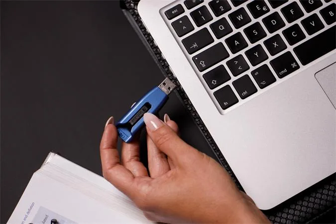 USB kľúč, 32GB, USB 3.2, 175/80 MB/sec, VERBATIM "V3 MAX", modro-čierna 4