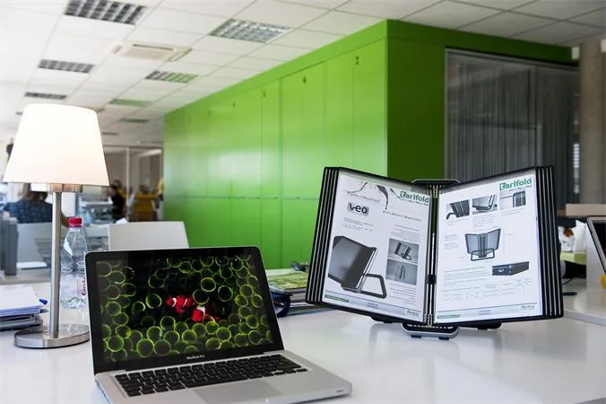 Držiak na prezentačné tabule, stolový, A4, 10 ks, DJOIS "Veo", strieborno-čierna 4