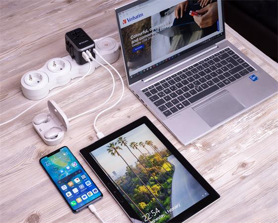 Cestovný adaptér, univerzálny, USB-A(QC 3.0)/USB-C(PD61W)2xUSB, VERBATIM "UTA-04" 4