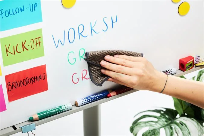 Suchý popisovač na tabuľu a flipchart, kužeľový hrot, STABILO "MARKdry", 4 rôzne farby s utierkou a strúhadlom 3