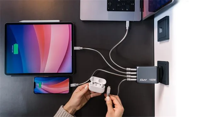 Sieťová nabíjačka, 2xUSB-C PD (100W), USB-C PD (65W), USB-A QC 3.0, EU/UK/US, GaN, VERBATIM 7