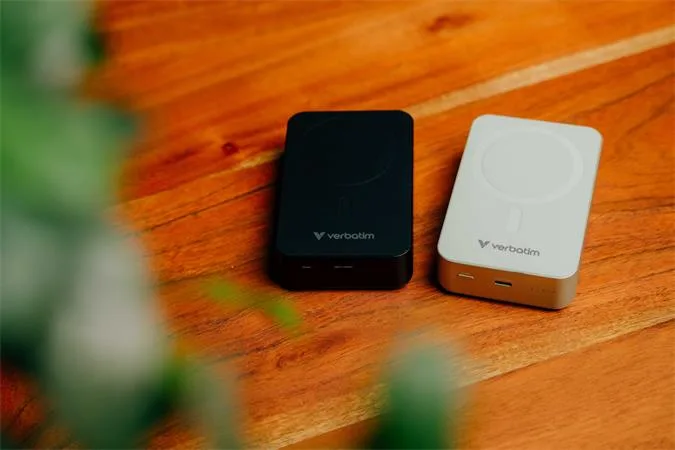 Power banka, externá batéria, magnetická, 20 000 mAh, stojanček, VERBATIM "Charge n Go Essentials", zelená 4
