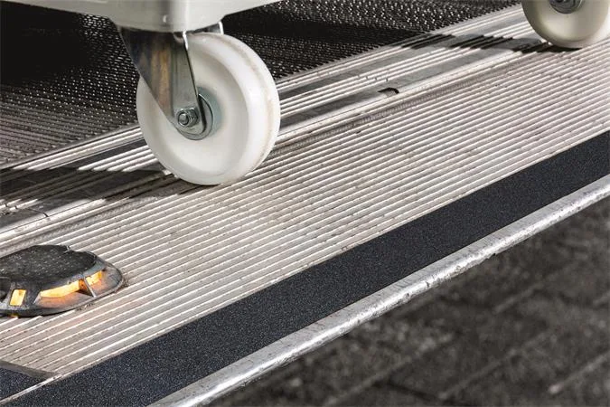 Protišmyková páska, 5 cm x 15 m, DURABLE "DURALINE® GRIP+", čierna 7
