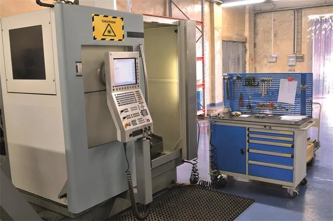 Informačný panel, A4, magnetický, DURABLE "DURAFRAME® MAGNETIC SECURITY", žltý-čierny 4