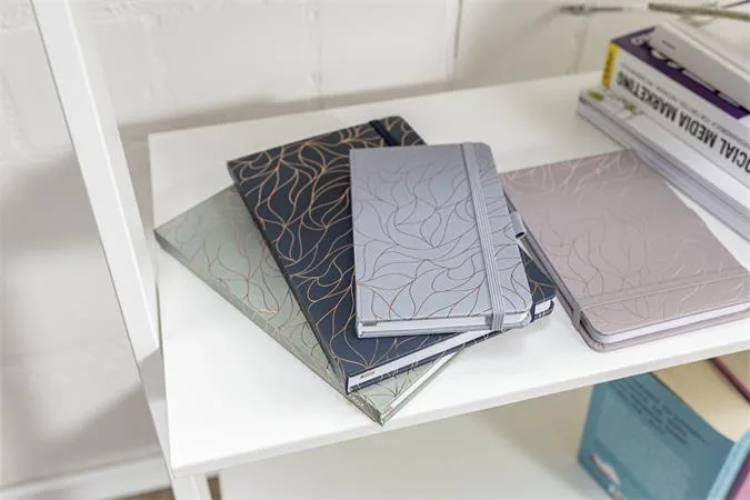 Diár, A5, týždenný, 2027, tvrdá obálka, SIGEL "Jolie", Twilight Grey 3